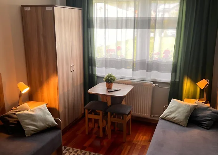 Hotel 4 Pory Roku - *